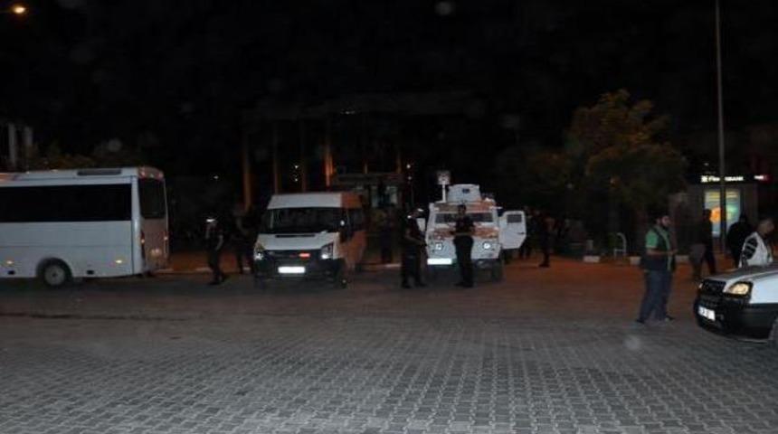 Askerler uyarı ateşi a&ccedil;tı: 1 kişi &ouml;ld&uuml;