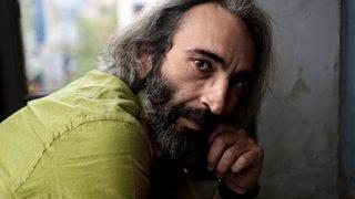 Kulüp'ün Çelebi'si Fırat Tanış'ın gözlerden uzak yaşayan eşi güzelliğiyle büyüledi!