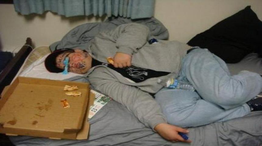 Ne yese sarhoş oluyor!