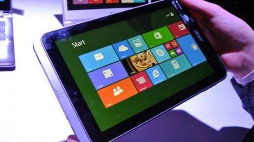 Acer Iconia W4 bir etkinlikte kameralara yakalandı