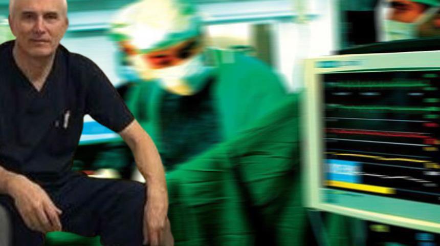 Doktor ameliyat sırasında beyin kanaması ge&ccedil;irdi