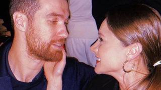 Seda Sayan'ın oğlu Oğulcan Engin sevgilisi Miray Daner'i öptü! Aşk pozu