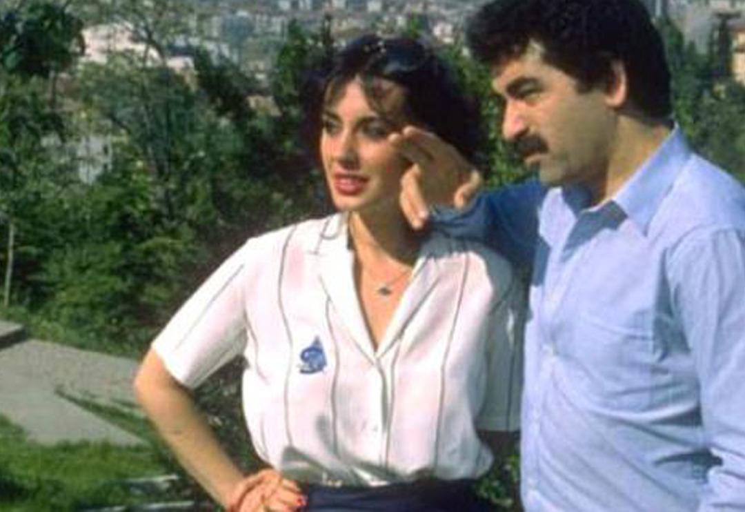 Perihan Savaş ve İbrahim Tatlıses'in g&ouml;zlerden uzak b&uuml;y&uuml;yen kızı annesinin kopyası