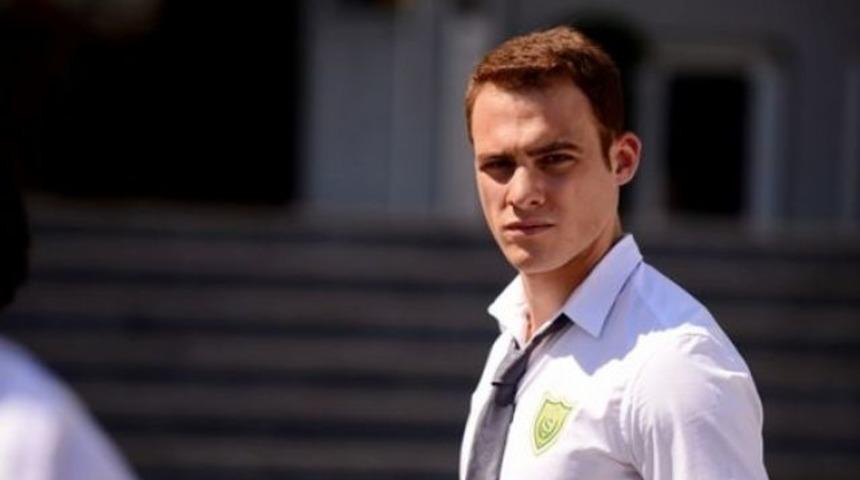 Kerem Bürsin kimdir?