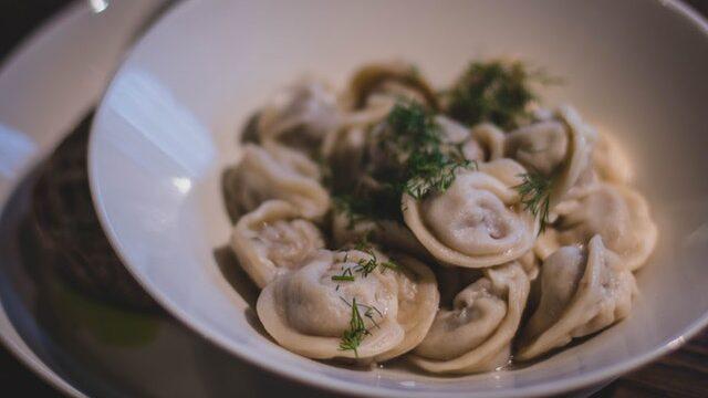 Yöresel tarifleri denemeyi sevenler için yavru vatan Kıbrıs'tan muhteşem bir lezzet: Pirohu