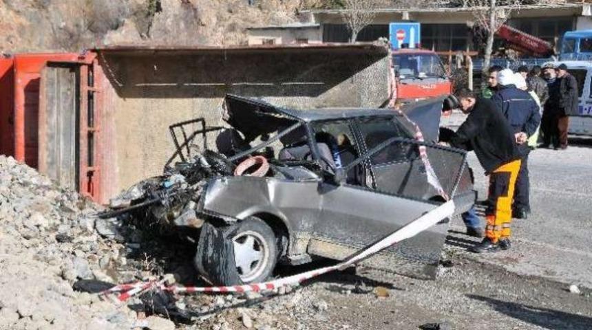Gümüşhane'de otomobil ile kamyonet çarpıştı: 3 ölü, 2 yaralı