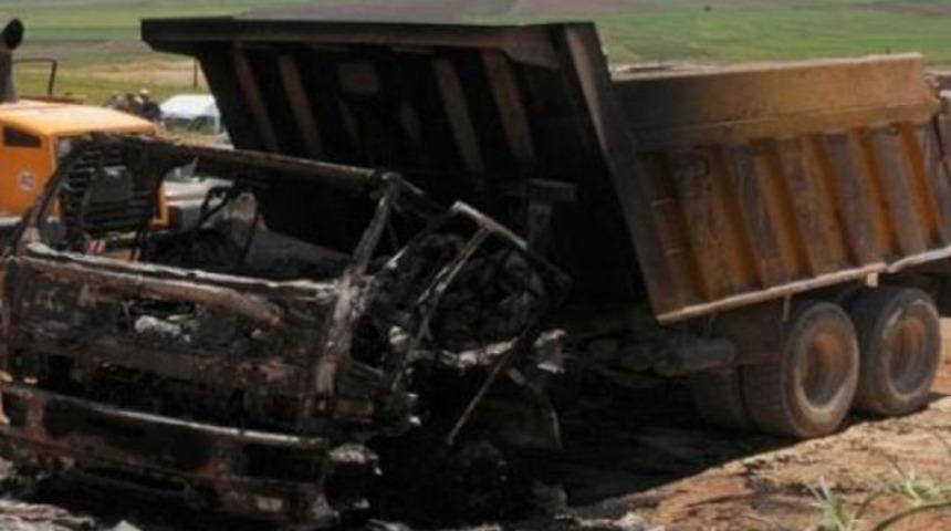 PKK, kamyon yaktı!