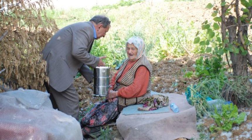 84 yaşında ölen Zakire Furuncu'nun hesabından 300 bin TL çıktı