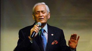 Adnan Şenses hayatını kaybetti