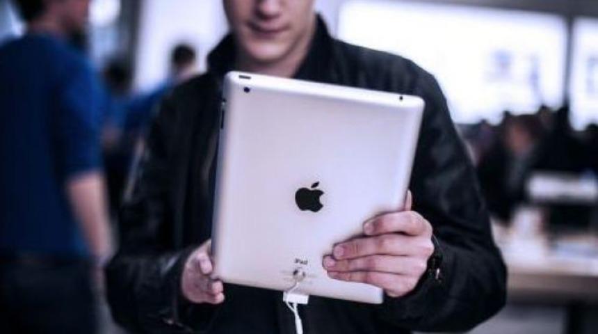 Apple 12.9 İnçlik iPad hazırlıyor