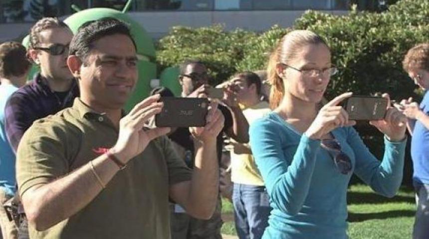 Google'ın merakla beklenen telefonu Nexus 5 yine g&ouml;r&uuml;nd&uuml;