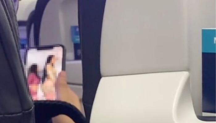 Görüntüler sosyal medyada olay yarattı! Uçakta müstehcen film izleyen yolcuyu ifşa etti