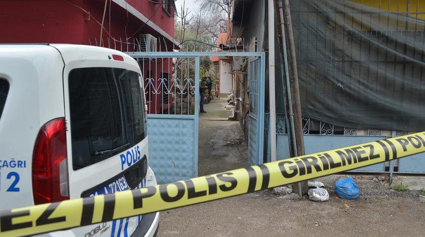 Genç kıza dehşeti yaşattılar! Önce takip ettiler sonra sığındığı evde vurdular