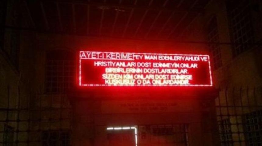 Kadıköy İskele Camisi'nde tepki çeken pano