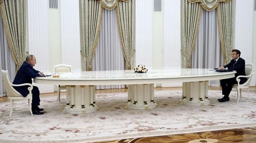 Macron ve Putin'in toplantısı beş saat sürdü: Görüşmeler devam edecek