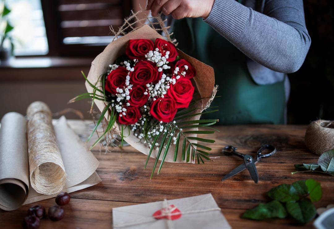 Sevgililer g&uuml;n&uuml;n&uuml; kutlamak bu yıl 3 kat daha pahalı! G&uuml;l&uuml;n tanesi...