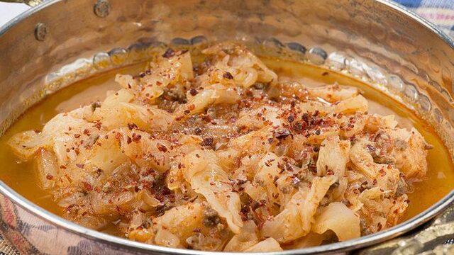 Beyaz lahananın en güzel hali: Kıymalı kapuska yemeği