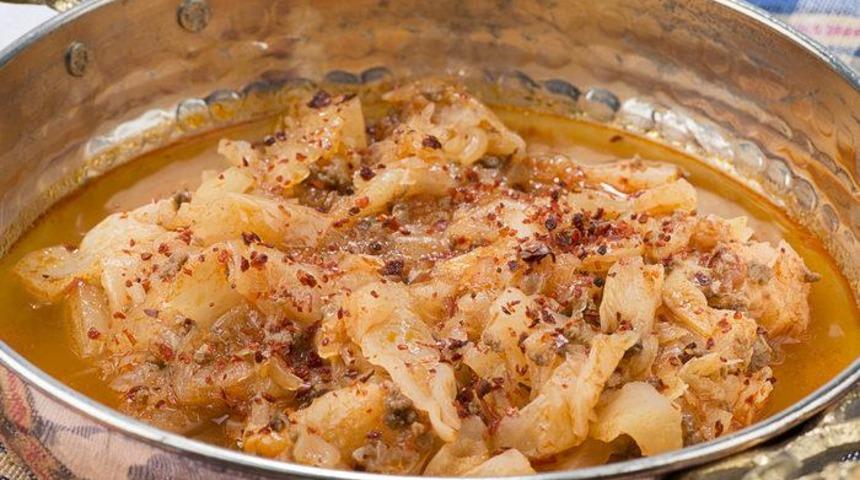 Beyaz lahananın en güzel hali: Kıymalı kapuska yemeği