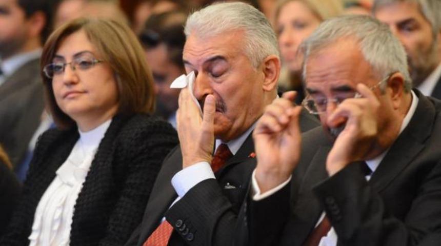 Bakanları ağlatan d&uuml;et