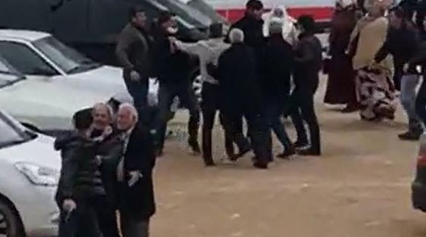 Hastane bahçesinde büyük gerginlik! Bir anda silahına sarıldı