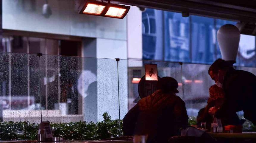 Kafe ve restoranda ısıtıcılar artık ücretli! Bir kahve içip, uzun süre oturanlara kötü haber