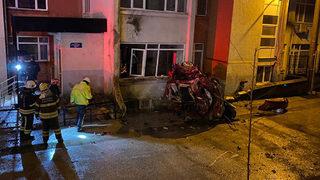 Kocaeli'de gece yarısı kahreden kaza! Anne ve baba hayatını kaybetti, kızları ağır yaralı