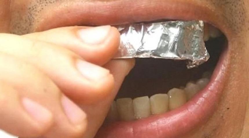 Evde dişinizi beyazlatırken hayatınızı karartmayın! Doğal yolu var