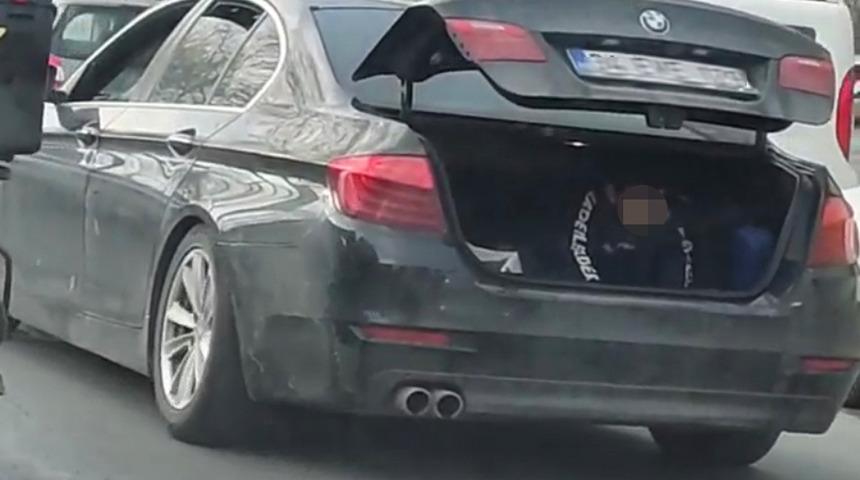 Esenler'de akıllara durgunluk veren olay! Küçük çocuğu kapağı açık bagajda taşıdılar