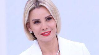 Ünlü sunucu Esra Erol'un gözlerden uzak yaşayan kardeşi Bihter'e bakın! Benzerlikleri şoke etti