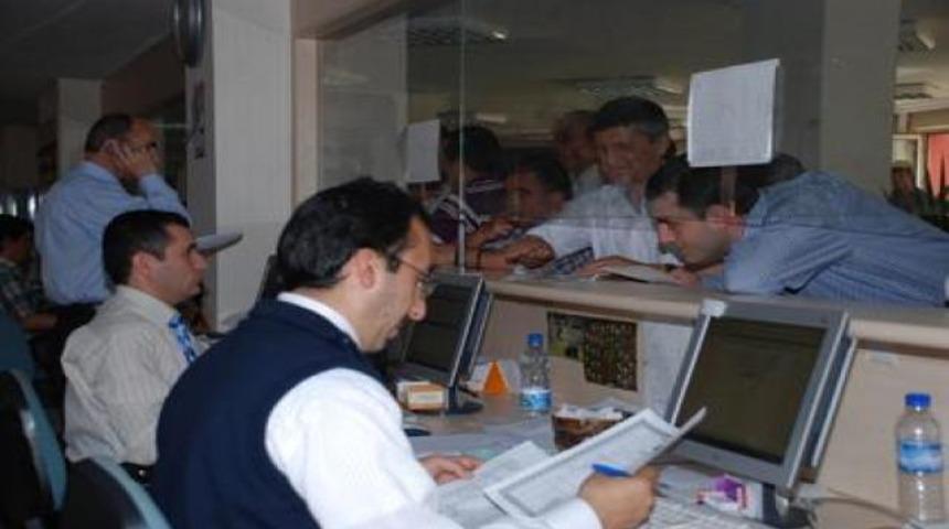 Erkek memurlara uzun sa&ccedil; ve bıyık serbestliği