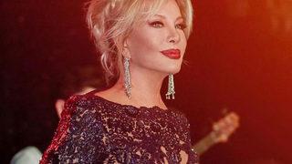 Emel Sayın geçmişe götürdü! İyi ki bu kadar çok çalışmışım