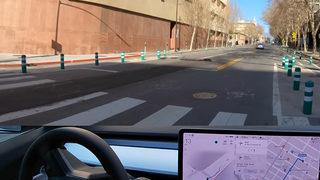 Tesla'nın otonom sürüş yazılımı korkuttu! İlk kez kameraya yakalandı