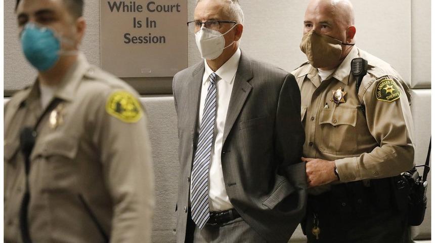 California Üniversitesi, binlerce hastaya cinsel tacizle suçlanan jinekolog için 250 milyon dolar ödeyecek