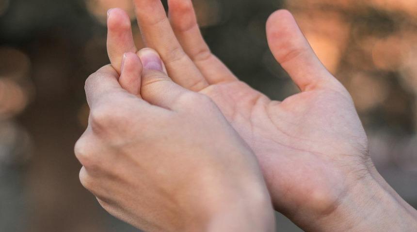 Parmak çıtlatmak hakkında bildiğiniz her şeyi unutun! Tehlikeli olması için...