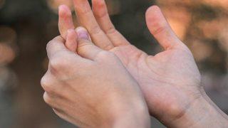 Parmak çıtlatmak hakkında bildiğiniz her şeyi unutun! Tehlikeli olması için...