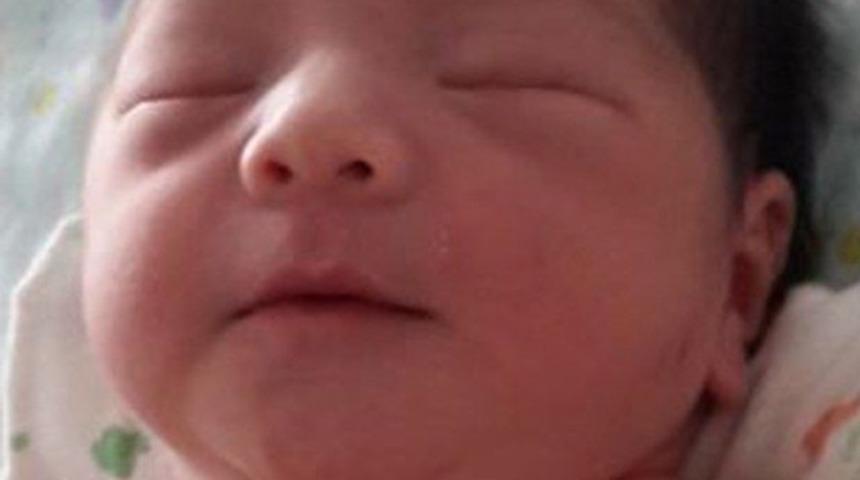 Tuvalette doğdu annesi sifonu &uuml;zerine &ccedil;ekti