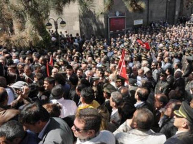 Bakan Yıldız a yumruklu saldırı 2