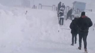 Uludağ'da şiddetli kar fırtınası! Karavanları böyle yuttu