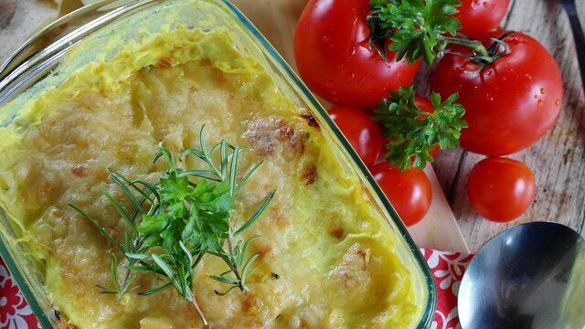 Kabağa haksızlık etmeyin, böylesi çok lezzetli: Beşamel soslu kabak graten