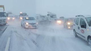SON DAKİKA | Kar ve tipi nedeniyle TIR kaydı, Konya-Antalya karayolu ulaşıma kapandı