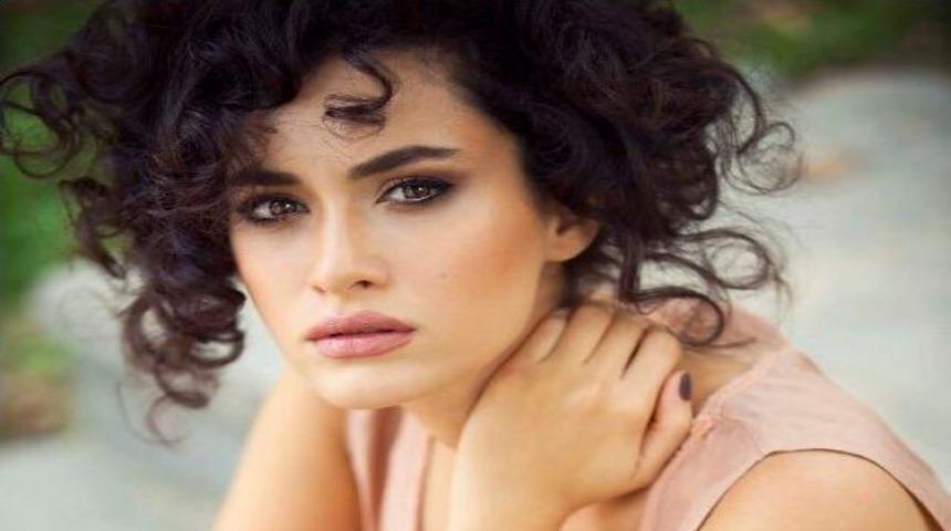 Hande Doğandemir kimdir?