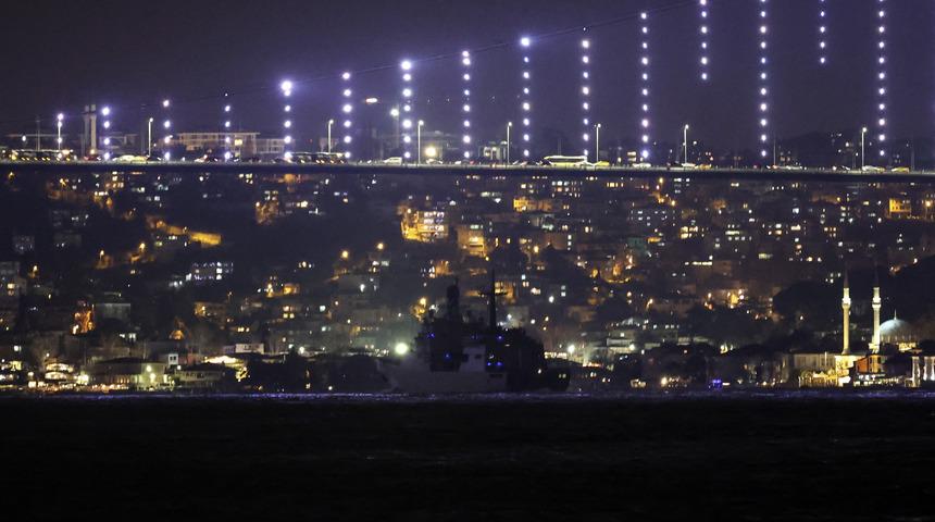 Rus savaş gemileri İstanbul Boğazı'ndan ge&ccedil;ti