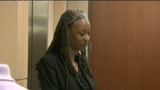 Öğrencisine sınıfta kucak dansı yaptı