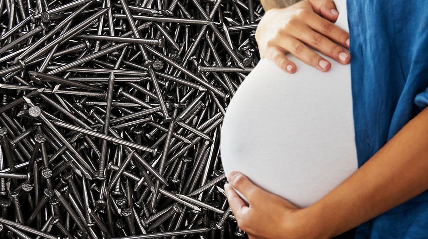 Hamile kadın "bu kadarı da olmaz" dedirtti! Çocuğu erkek olsun diye kafasına çivi çaktırdı