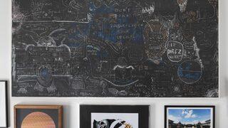 Her şeyin teorisini kuran Stephen Hawking'in ünlü kara tahtası Londra'da sergileniyor