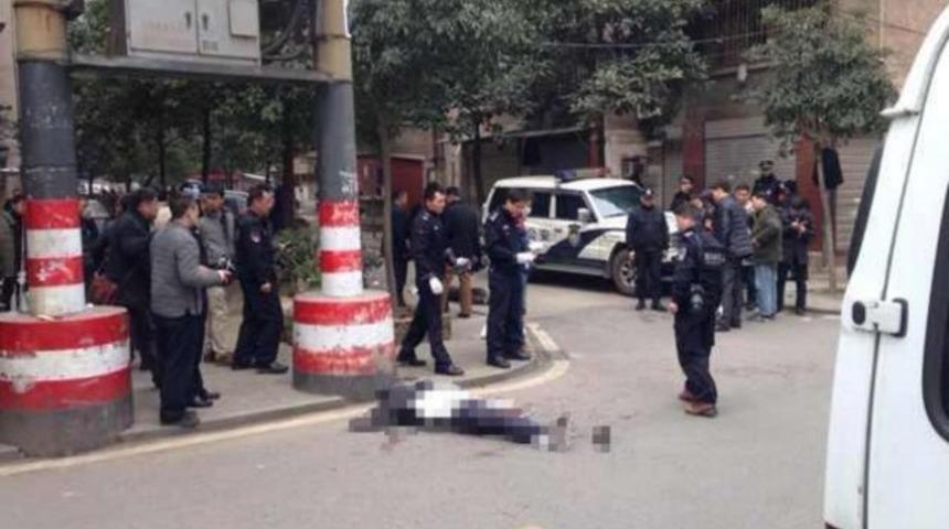 Çin'de yine bıçaklı saldırı dehşeti