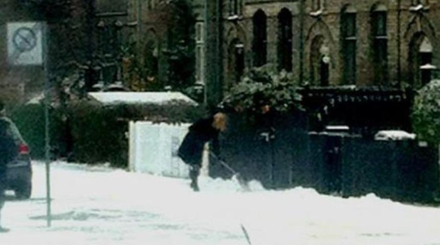 Başbakan kar küredi