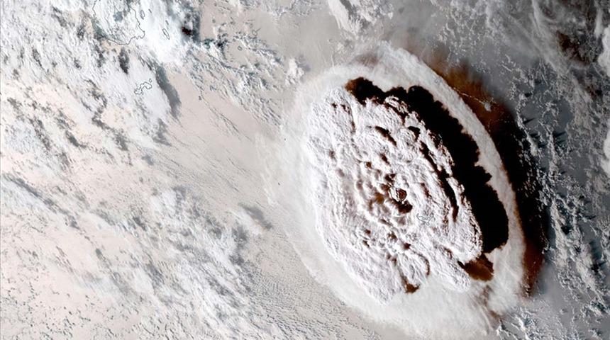 Yeni keşif! "Daha önce hiç böyle bir şey görmemiştik" ifadesinin kullanıldığı Tonga yanardağ patlaması, okyanusta iç dalgalar üretmiş