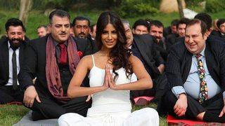 Bir Baba Hindu filmi konusu nedir? Bir Baba Hindu filmi oyuncuları kimlerdir?