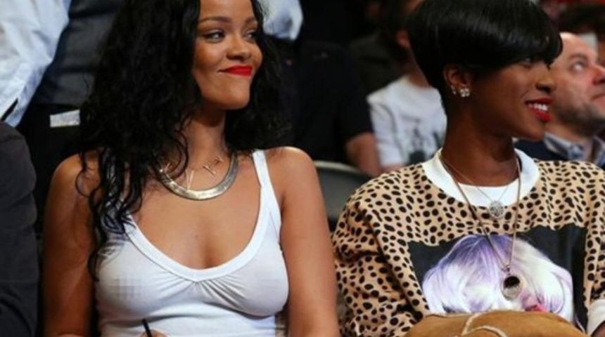 Rihanna'nın &ccedil;ıplak fotoğrafları yasaklandı
